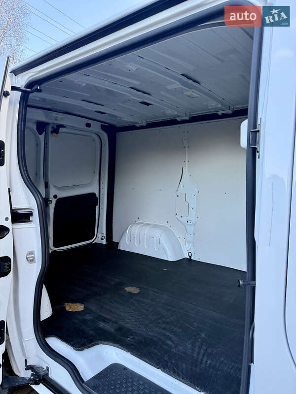 Грузовой фургон Opel Vivaro 2018 в Нововолынске