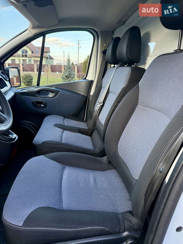 Грузовой фургон Opel Vivaro 2018 в Нововолынске