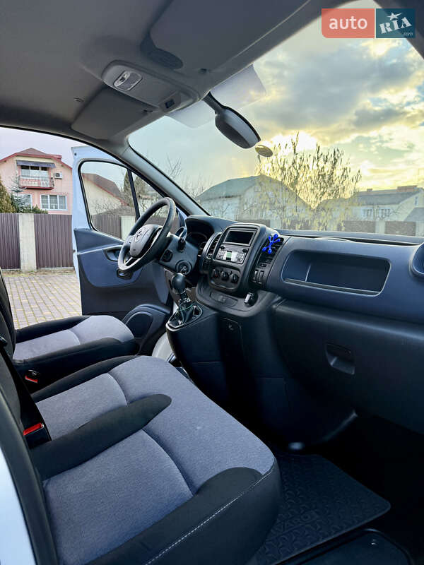 Грузовой фургон Opel Vivaro 2018 в Нововолынске