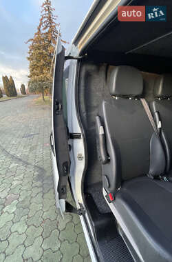 Грузопассажирский фургон Opel Vivaro 2012 в Дубно