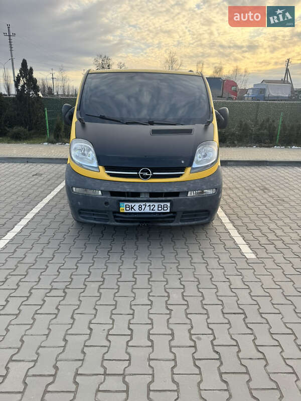 Минивэн Opel Vivaro 2004 в Вараше