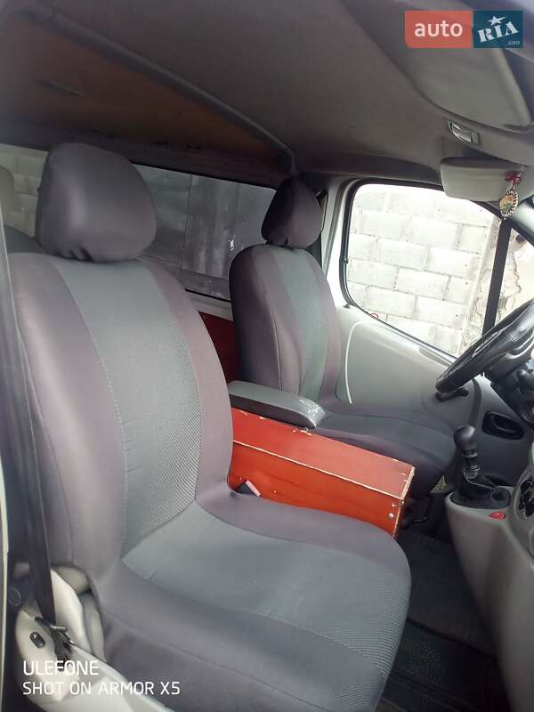 Минивэн Opel Vivaro 2003 в Нововолынске