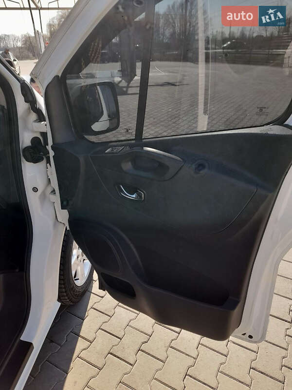 Минивэн Opel Vivaro 2014 в Звягеле