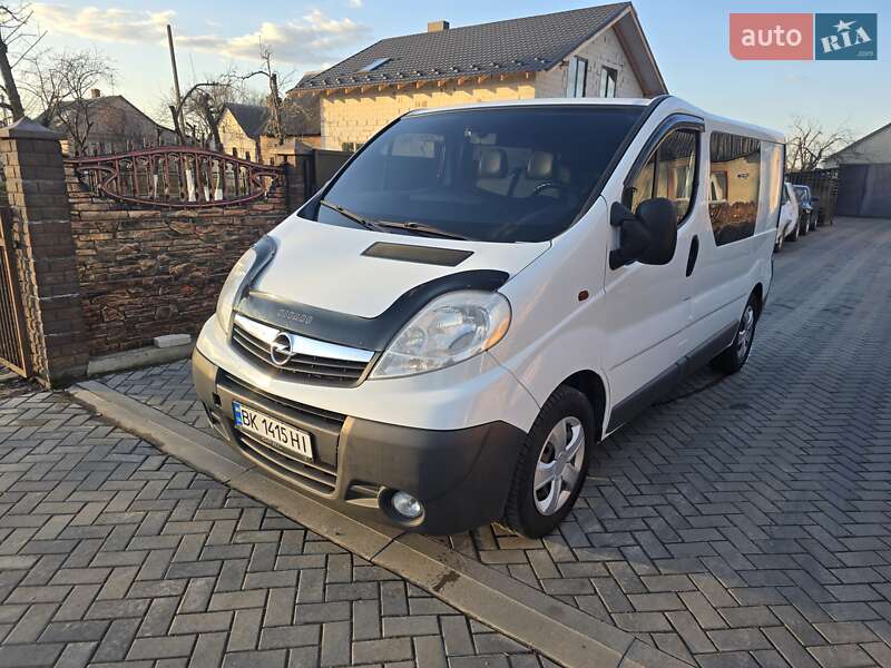 Минивэн Opel Vivaro 2012 в 