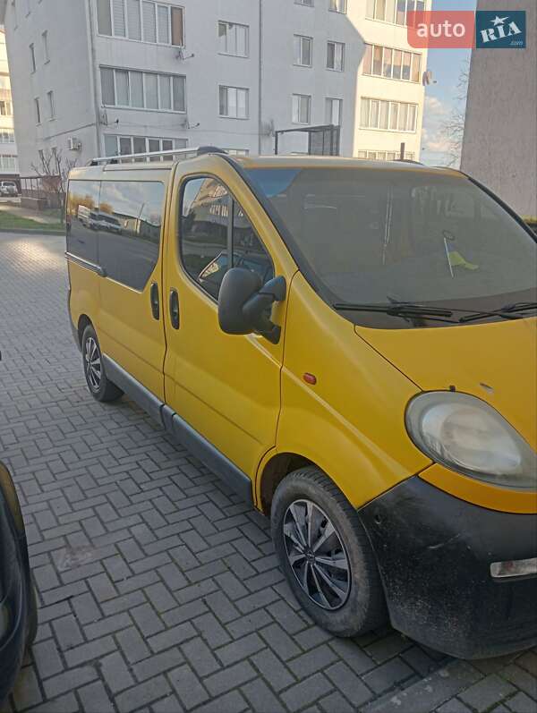Мінівен Opel Vivaro 2004 в Сокалі