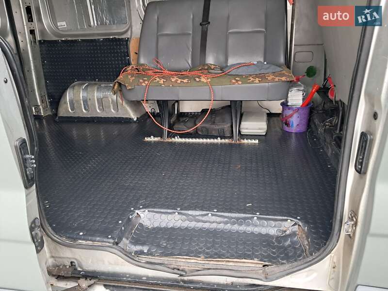 Вантажний фургон Opel Vivaro 2002 в Києві