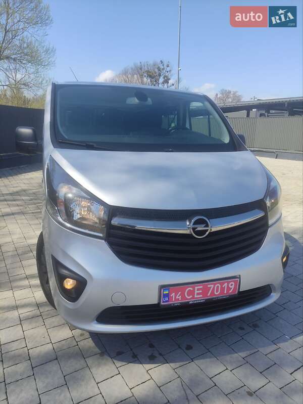 Минивэн Opel Vivaro 2015 в 