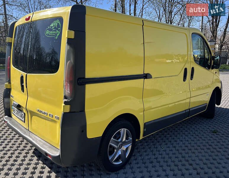 Вантажний фургон Opel Vivaro 2002 в Тульчині