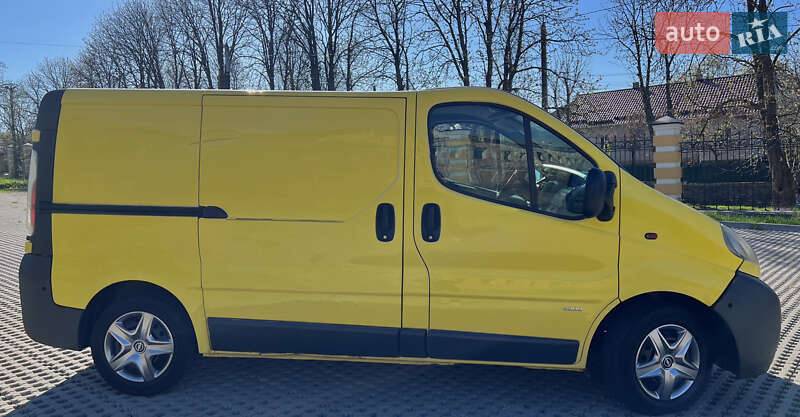 Вантажний фургон Opel Vivaro 2002 в Тульчині