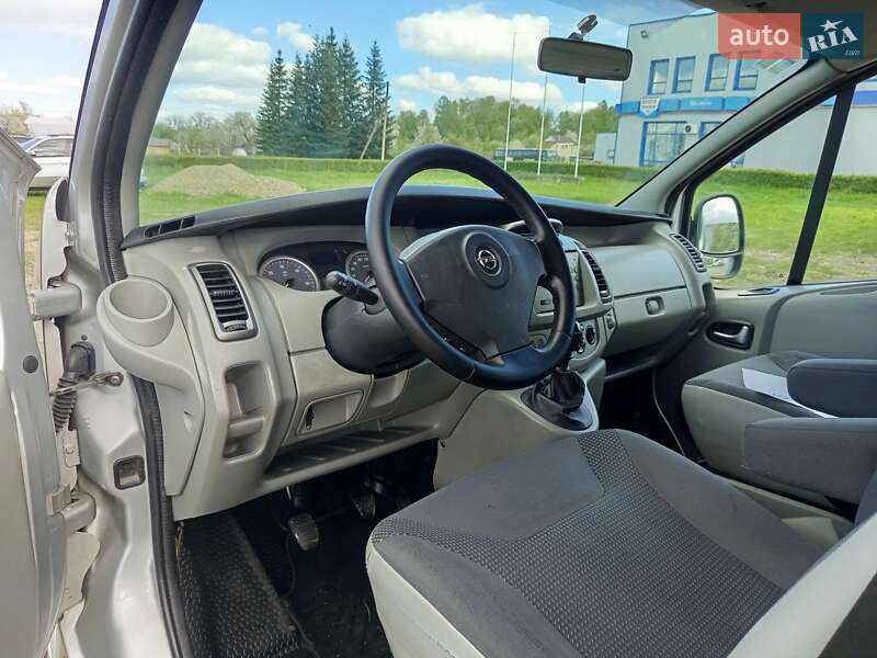 Минивэн Opel Vivaro 2009 в Косове