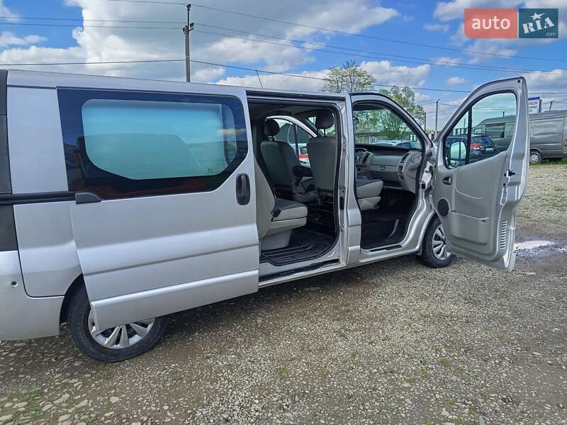 Минивэн Opel Vivaro 2009 в Косове