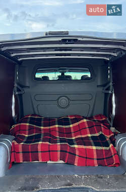 Мінівен Opel Vivaro 2012 в 