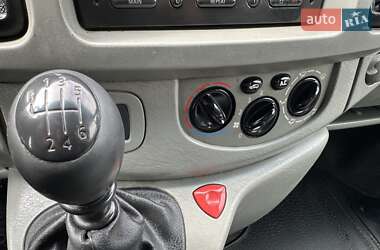 Минивэн Opel Vivaro 2004 в 