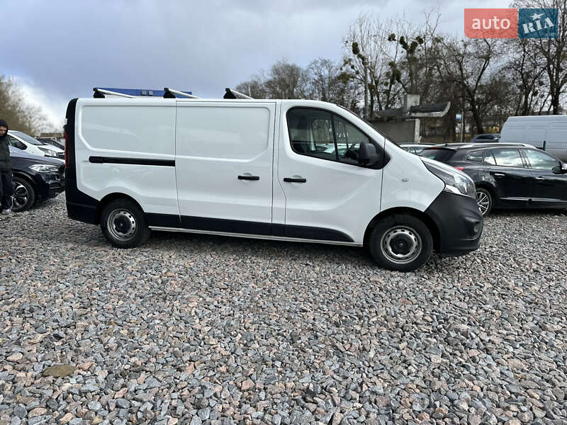 Вантажний фургон Opel Vivaro 2017 в Рівному