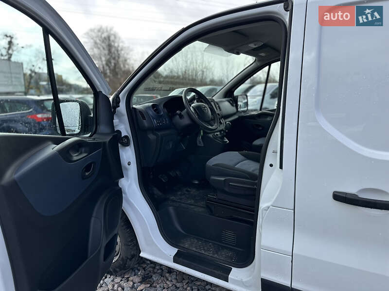 Вантажний фургон Opel Vivaro 2017 в Рівному