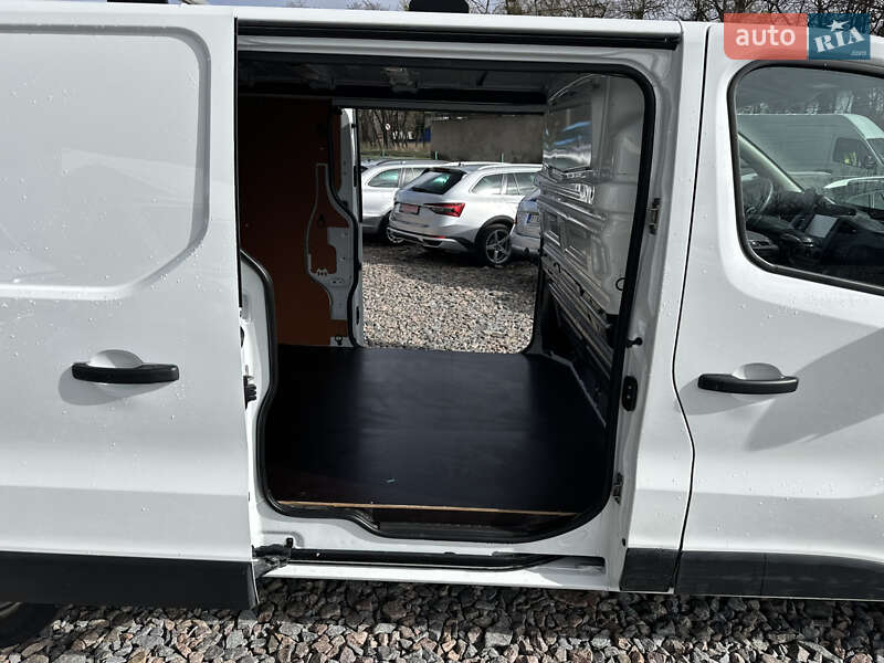Вантажний фургон Opel Vivaro 2017 в Рівному