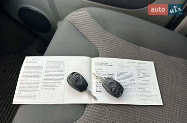 Мінівен Opel Vivaro 2011 в 