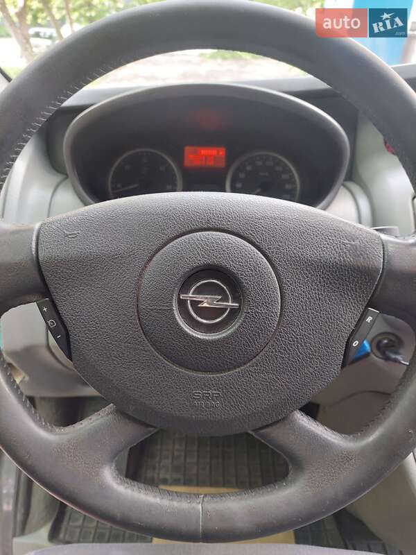 Минивэн Opel Vivaro 2012 в Львове