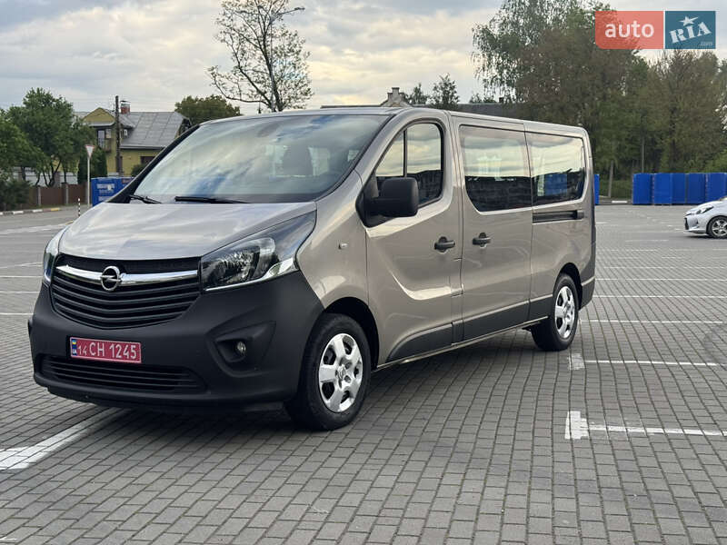 Минивэн Opel Vivaro 2015 в 