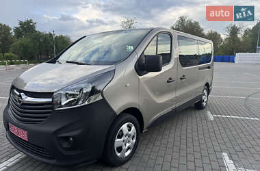 Минивэн Opel Vivaro 2015 в 