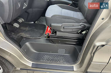 Минивэн Opel Vivaro 2015 в 
