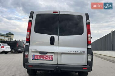 Мінівен Opel Vivaro 2013 в 