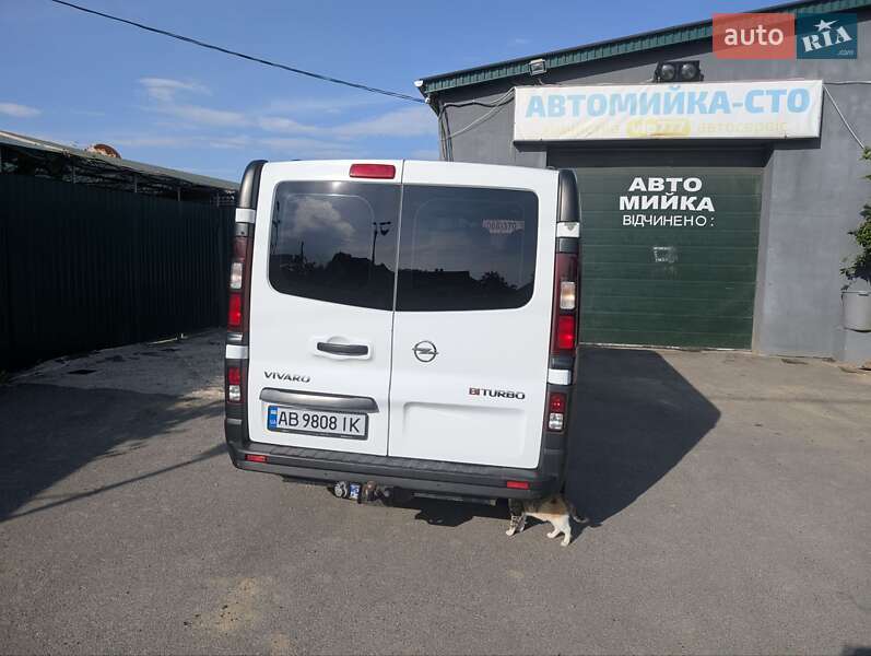 Минивэн Opel Vivaro 2016 в 