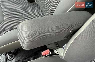 Мінівен Opel Vivaro 2013 в 