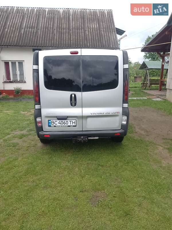 Минивэн Opel Vivaro 2005 в Мостиске