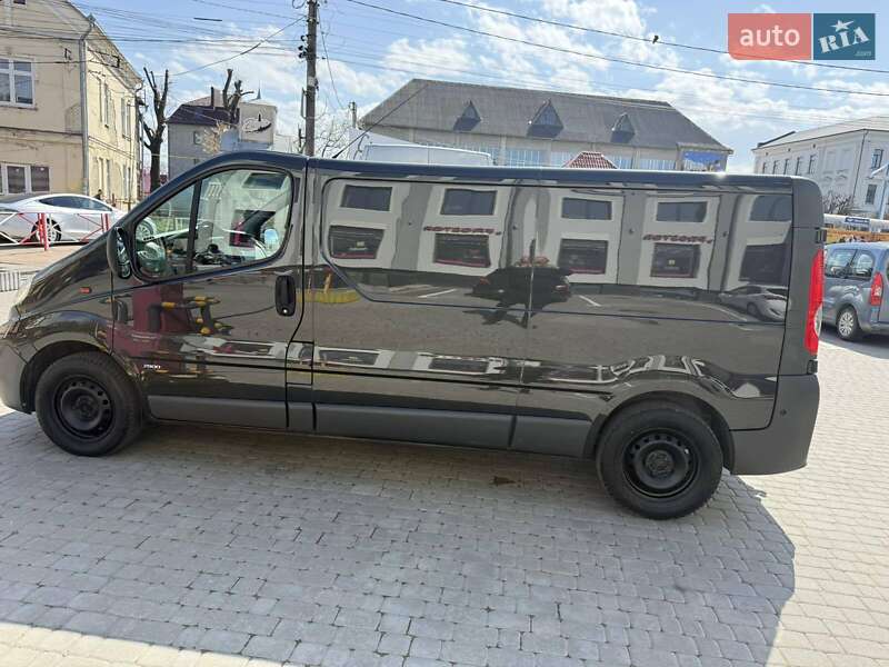 Вантажний фургон Opel Vivaro 2012 в Коломиї