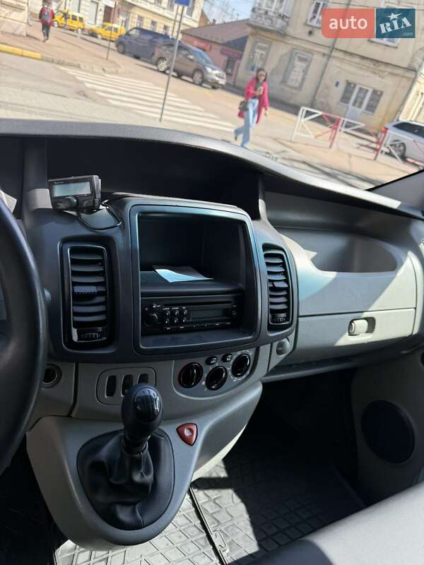 Вантажний фургон Opel Vivaro 2012 в Коломиї