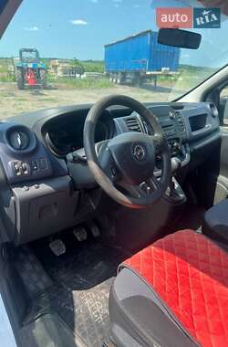 Минивэн Opel Vivaro 2015 в 