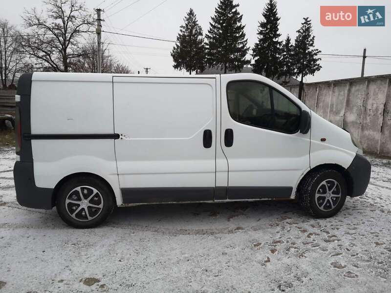 Вантажний фургон Opel Vivaro 2005 в Сумах