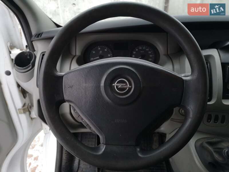 Вантажний фургон Opel Vivaro 2005 в Сумах