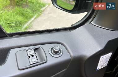Минивэн Opel Vivaro 2016 в 