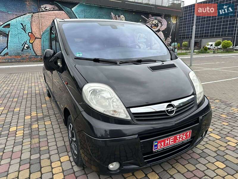 Мінівен Opel Vivaro 2013 в Луцьку