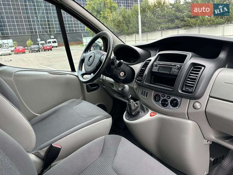 Мінівен Opel Vivaro 2013 в Луцьку