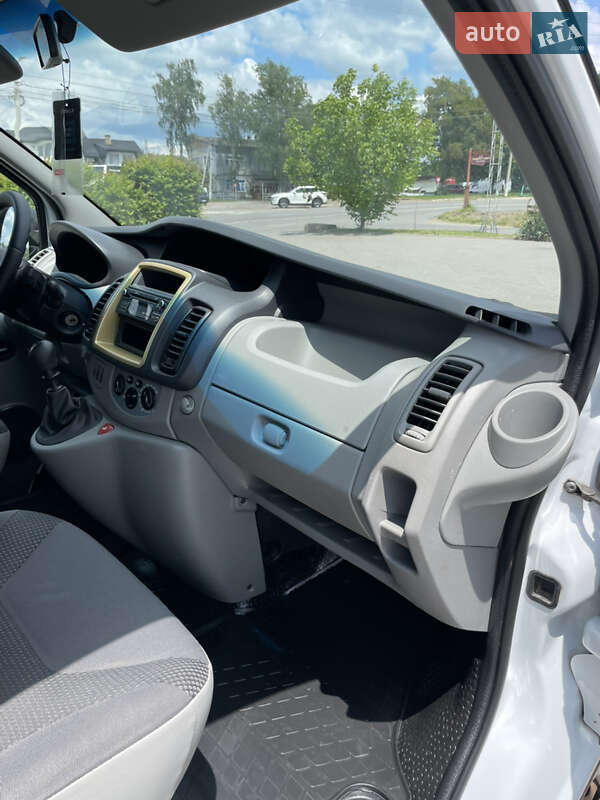 Минивэн Opel Vivaro 2013 в Черновцах