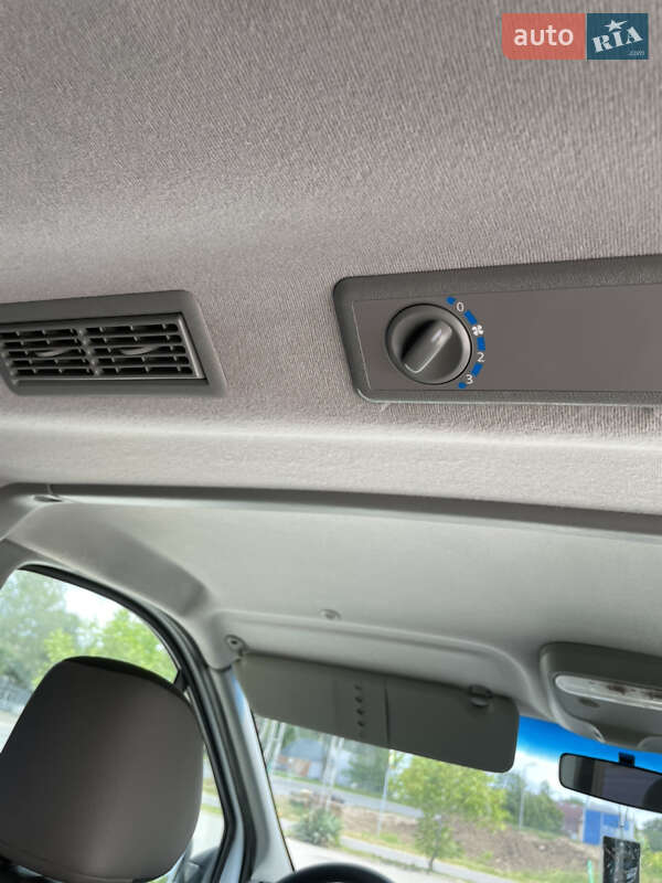 Минивэн Opel Vivaro 2013 в Черновцах