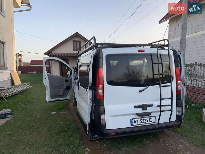 Минивэн Opel Vivaro 2007 в Отынии