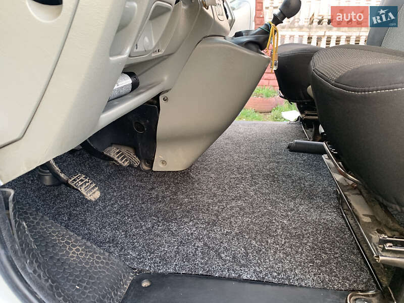 Минивэн Opel Vivaro 2007 в Отынии