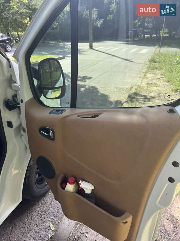 Минивэн Opel Vivaro 2003 в Черновцах