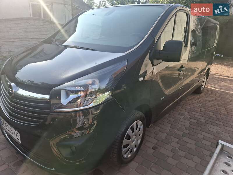 Минивэн Opel Vivaro 2015 в Ровно фото 3 Минивэн Opel Vivaro 2015 в Ровно