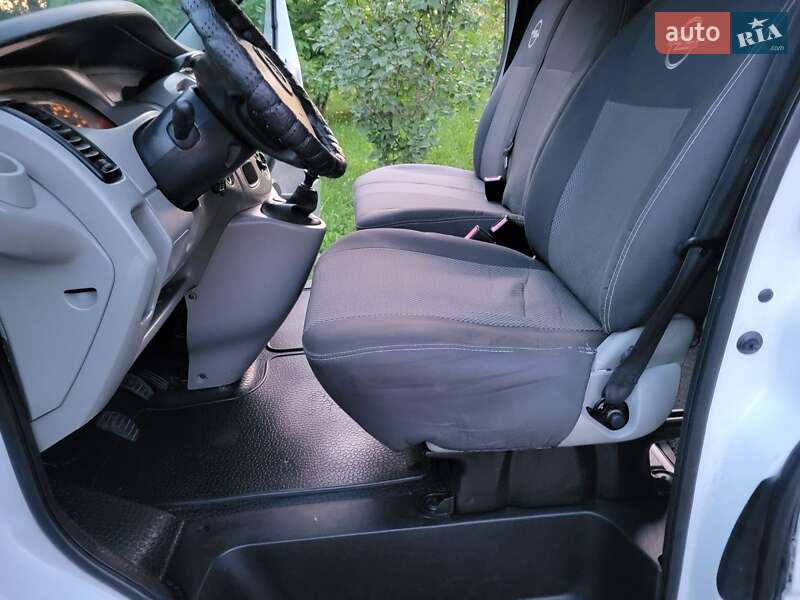 Мінівен Opel Vivaro 2002 в Хмельницькому