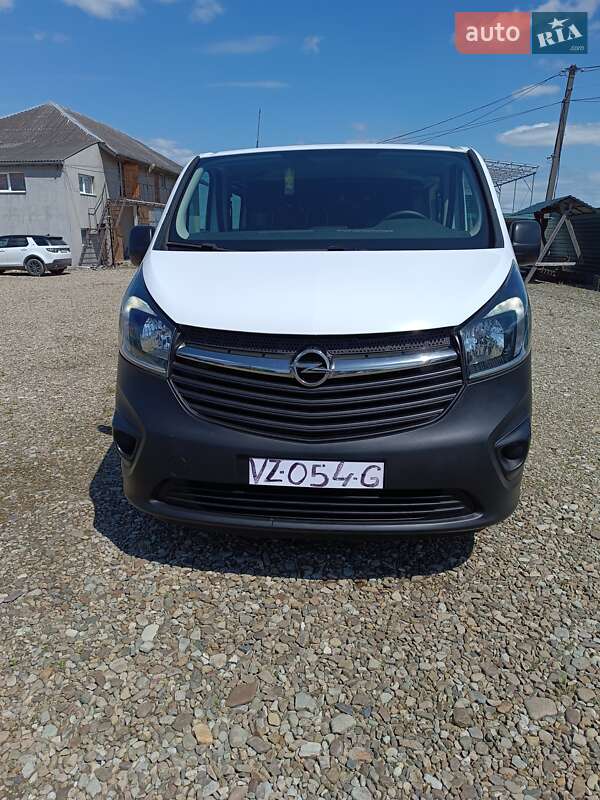 Вантажопасажирський фургон Opel Vivaro 2016 в Дубні
