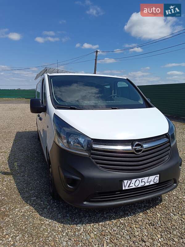 Вантажопасажирський фургон Opel Vivaro 2016 в Дубні