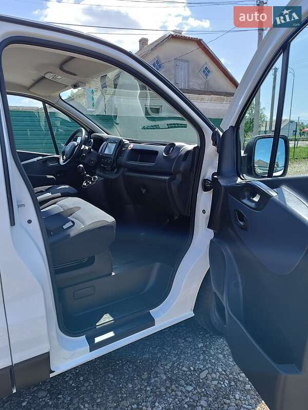 Вантажопасажирський фургон Opel Vivaro 2016 в Дубні
