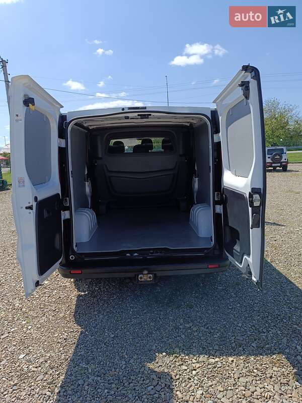 Вантажопасажирський фургон Opel Vivaro 2016 в Дубні