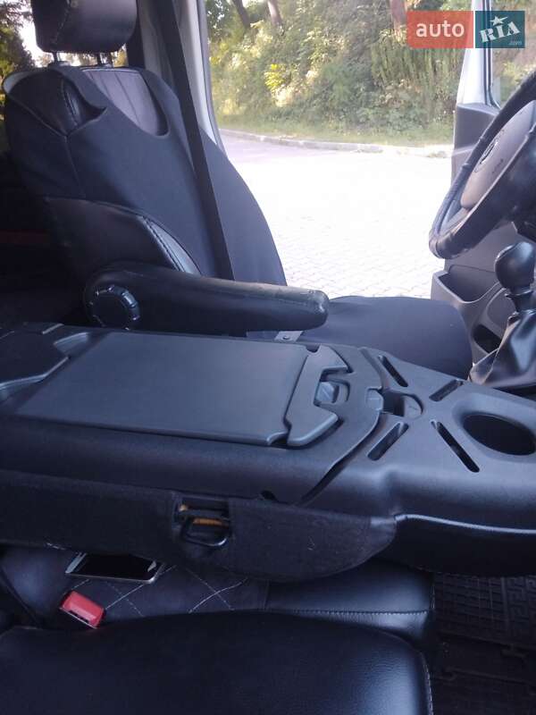 Мінівен Opel Vivaro 2015 в Львові