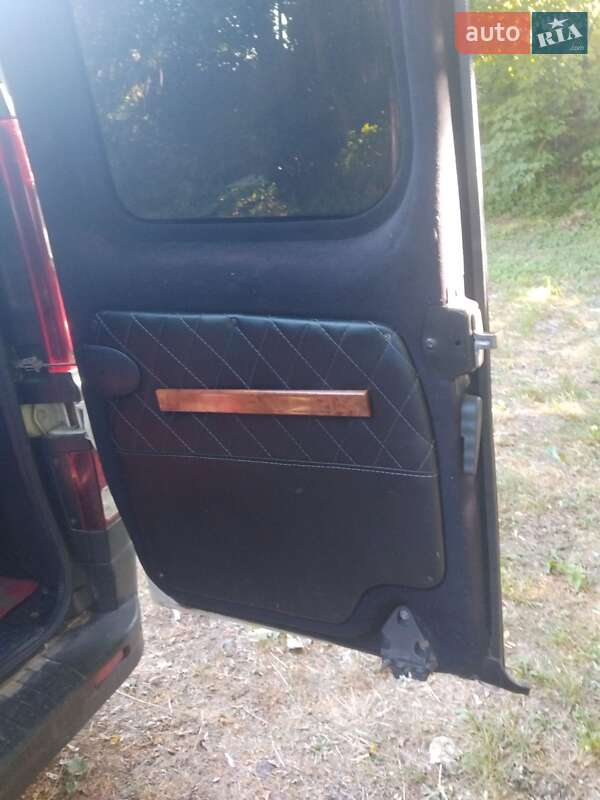 Мінівен Opel Vivaro 2015 в Львові